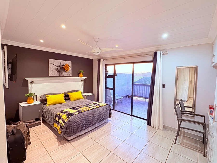 5 Bedroom Property for Sale in Reebok Western Cape
